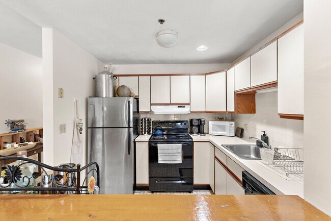 Building Photo - 170 Highland Ave