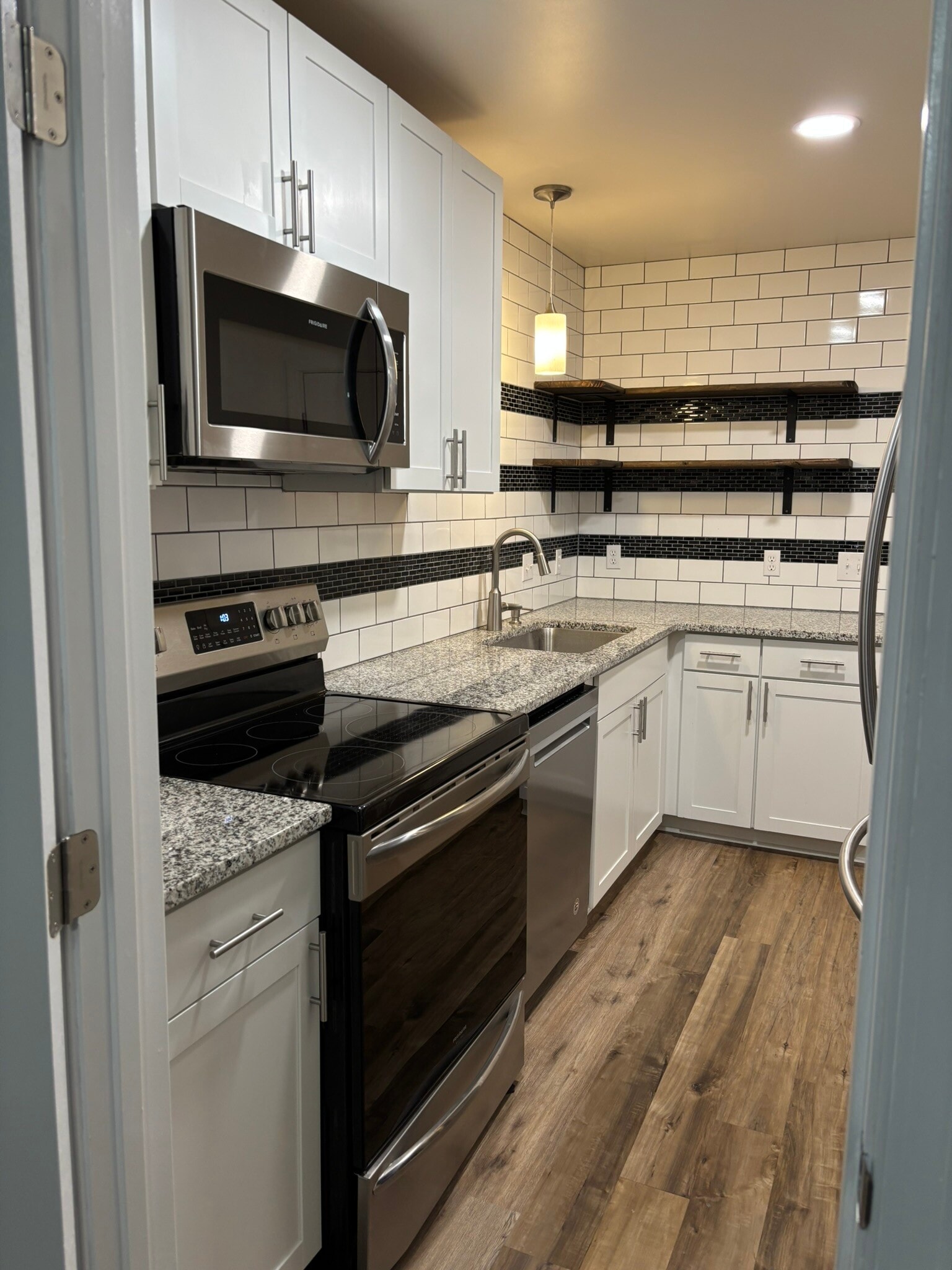 Kitchen - 405 Franklin St