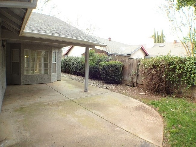 Building Photo - 1609 W 8th Ave