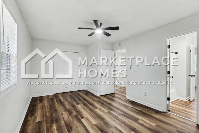 Building Photo - 5128 Lakeview Ct