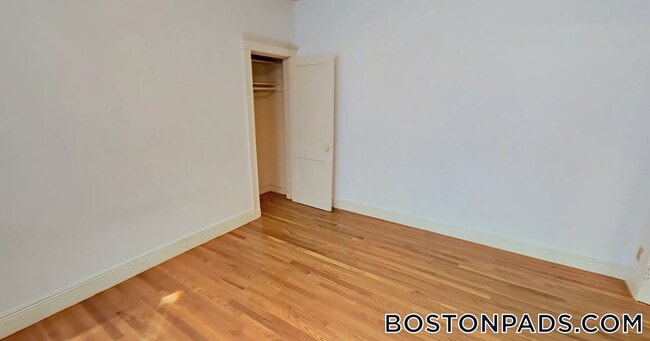 Building Photo - 137 Park Dr