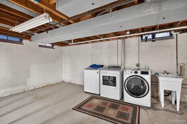 Building Photo - 126 Orchardale Dr