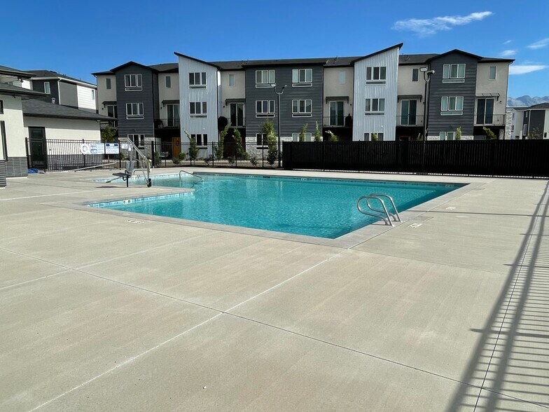 Building Photo - 551 S 1020 W