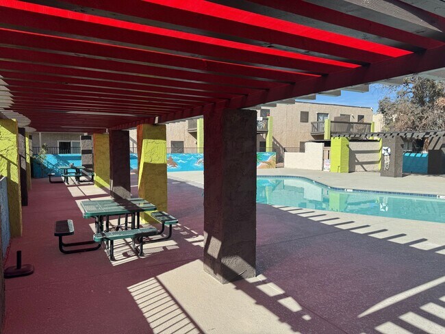 Building Photo - 1/2 off move in special! Large 2 bedroom i...