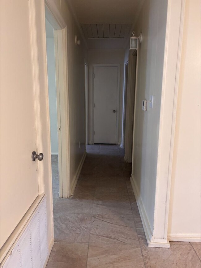 Building Photo - 1139 Wooddell Dr