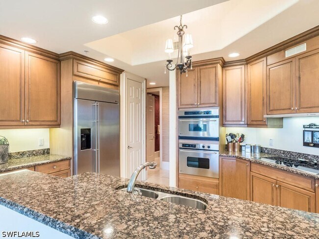 Building Photo - 2728 Tiburon Blvd E