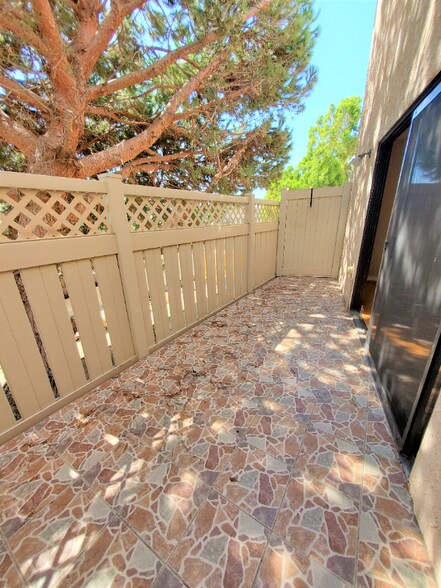 Building Photo - 4365 McLaughlin Ave