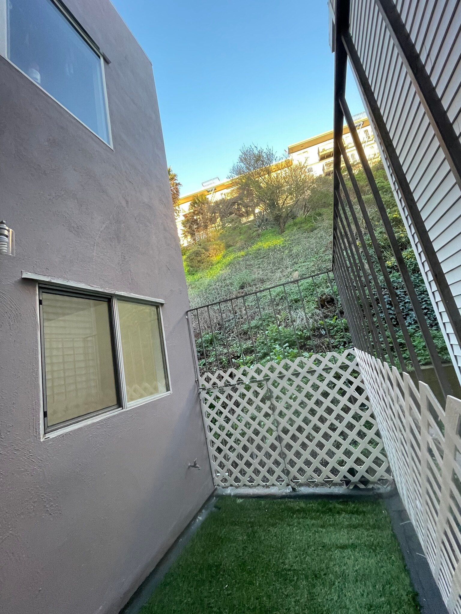 Building Photo - 144 Locksley Ave