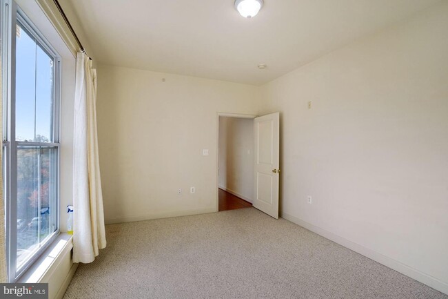Building Photo - 525 Belmont Bay Dr