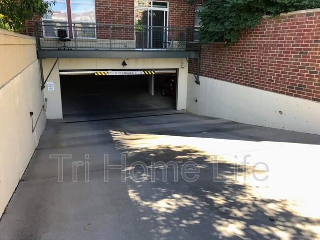 Building Photo - 10184 Park Meadows Dr