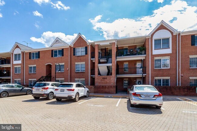 Building Photo - 6924 Fairfax Dr