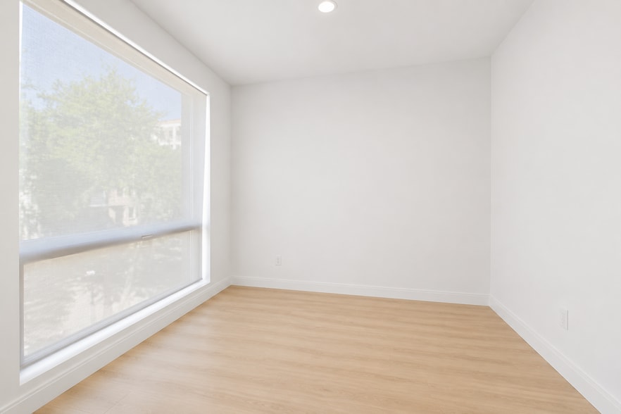 Building Photo - 948 W Sunnyside Ave
