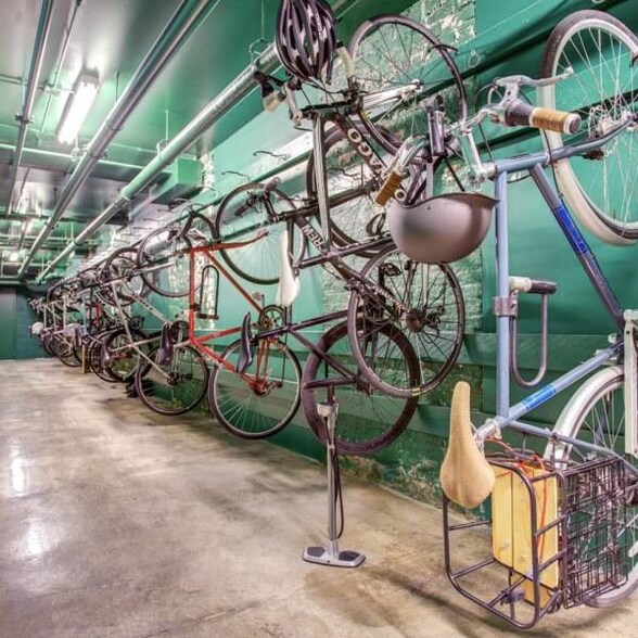 Building Photo - 98 W Chicago Ave