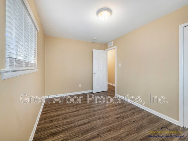 Building Photo - 1088 Studebaker Ave