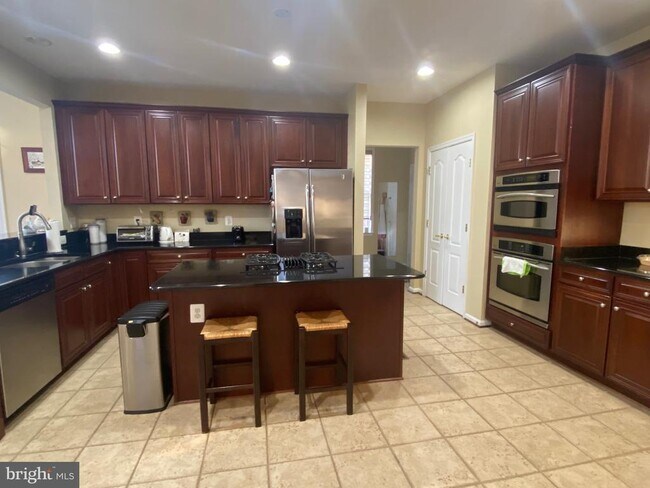 Building Photo - 42084 Bear Tooth Dr