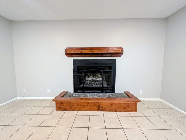 Building Photo - 4-bedroom house with a 2-car garage availa...