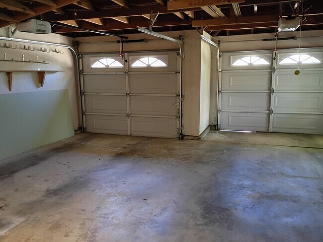 Building Photo - Excellent Fair Oaks Location 3 Bedroom Home!