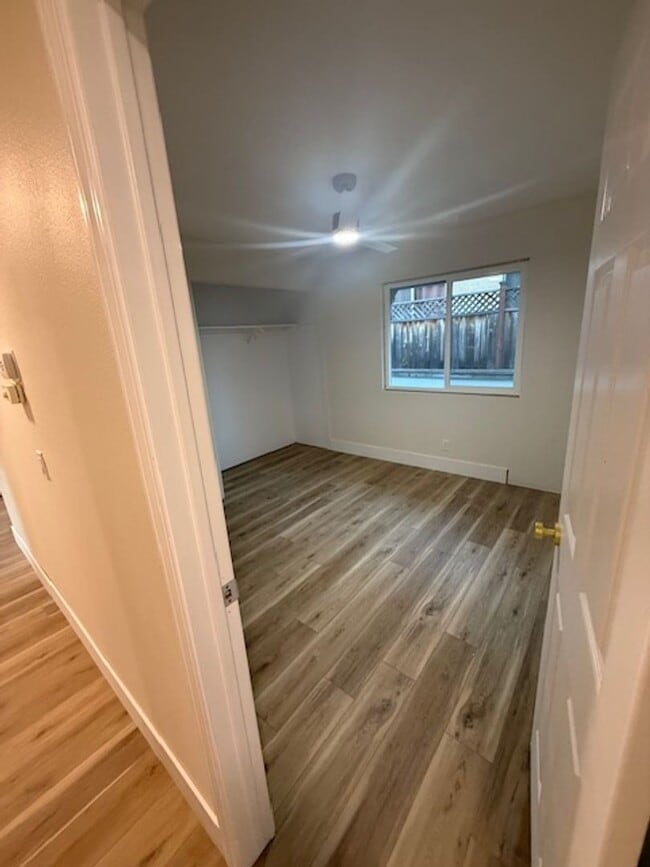 Building Photo - Fully Remodeled 3Bed/ 2Bath Home near Laguna Lake