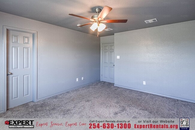 Building Photo - Discover the perfect blend of comfort and convenience!!