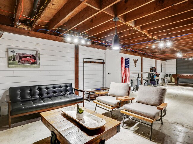 Building Photo - 1400 Shadow Brook Trail