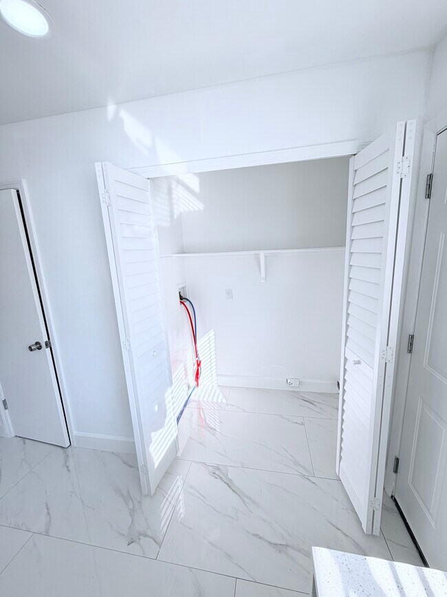 Building Photo - 159 Sheeler Ave