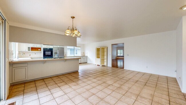 Building Photo - 7971 Oakmont Dr