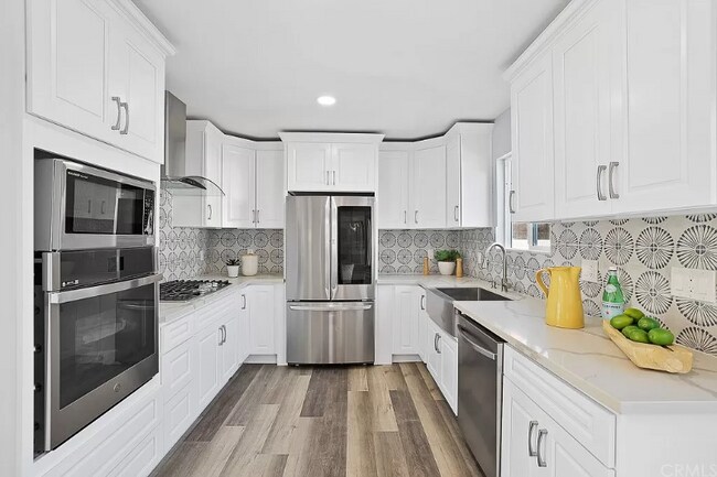 Building Photo - 846 W 29th St