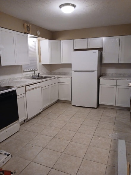 Building Photo - 6016 Pratt St