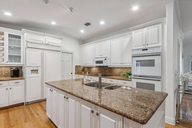 Building Photo - 3301 NE 16th St