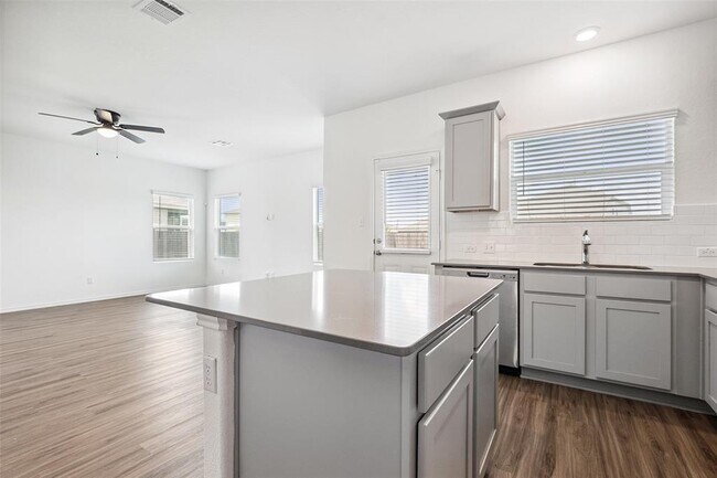 Building Photo - 105 Canley Lp