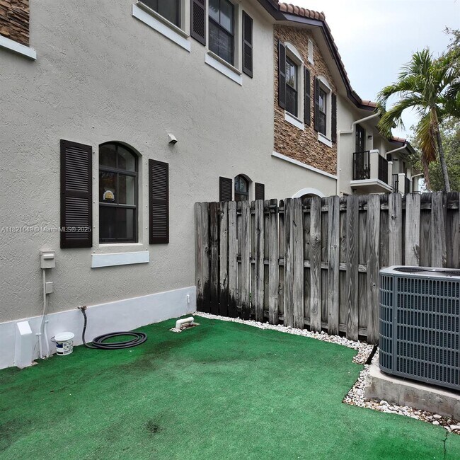 Building Photo - 10269 NW 32nd Terrace