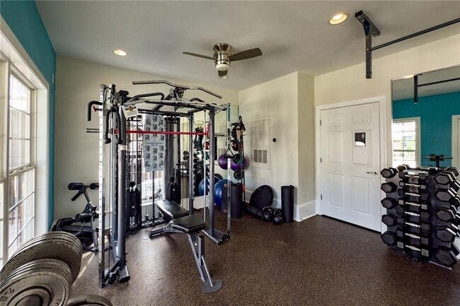 Building Photo - 267 Carlyle Park Dr