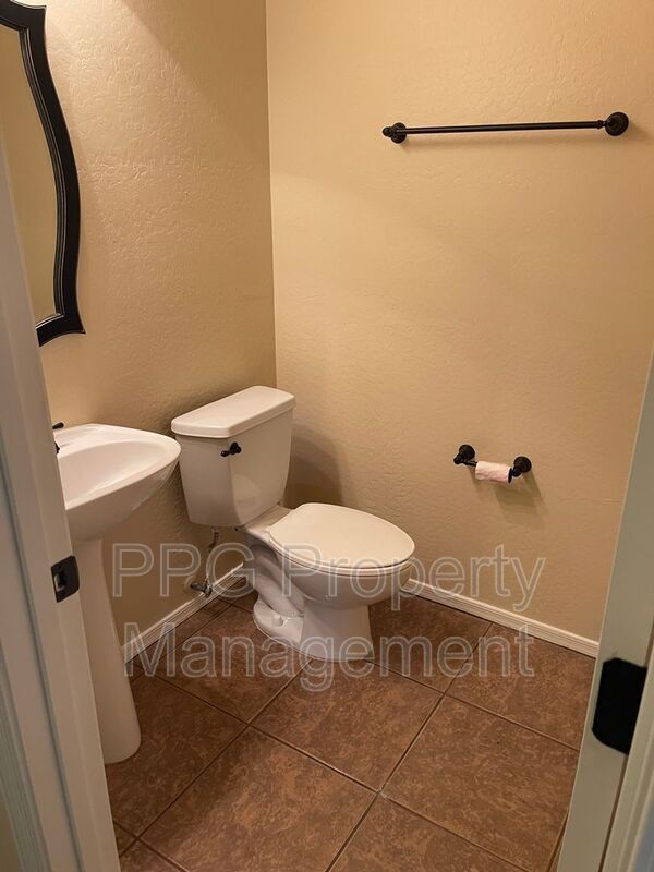 Building Photo - 11824 N 144th Dr