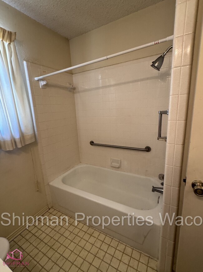 Building Photo - 919 La Porte Dr