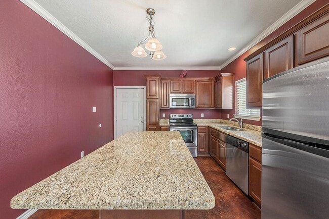 Building Photo - Available August 2026! 4 Bed, 3 Bath in Horse Haven Estates!!