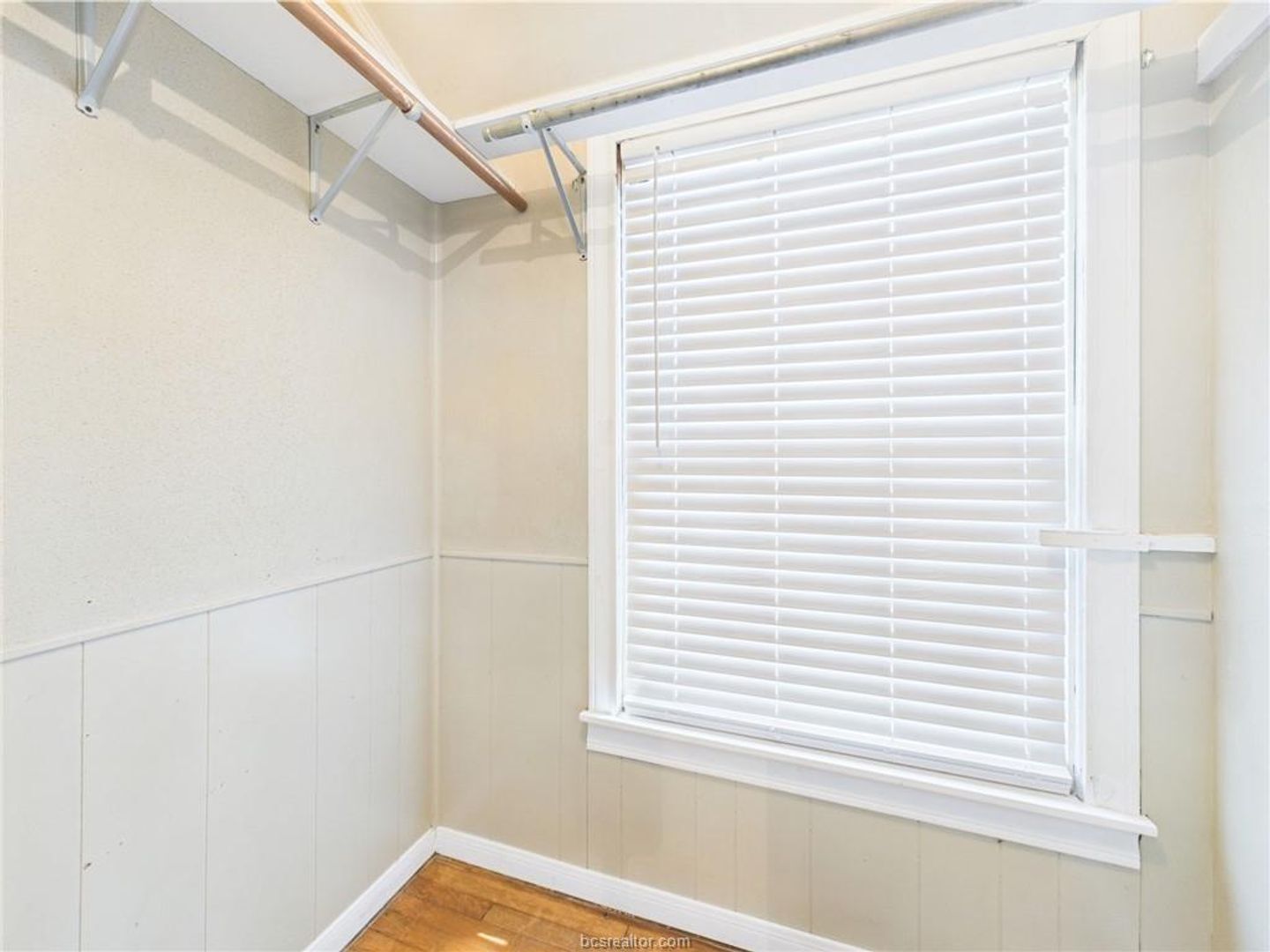 Building Photo - LATE JULY MOVE IN!  Adorable 3 Bedroom 2 Bathroom House
