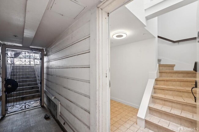 Building Photo - 144 Langton St