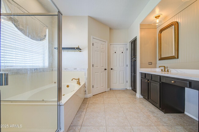 Building Photo - 4564 S Maverick Ct