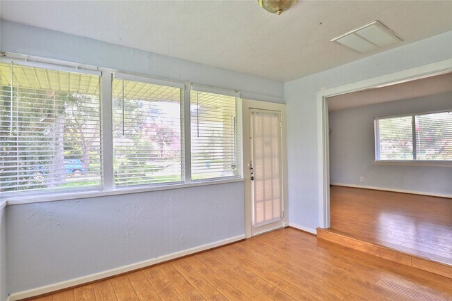 Building Photo - 3210 Cloverdale St