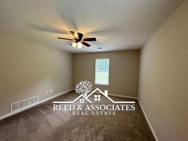 Building Photo - 3 Bedroom Near Gallaway, TN
