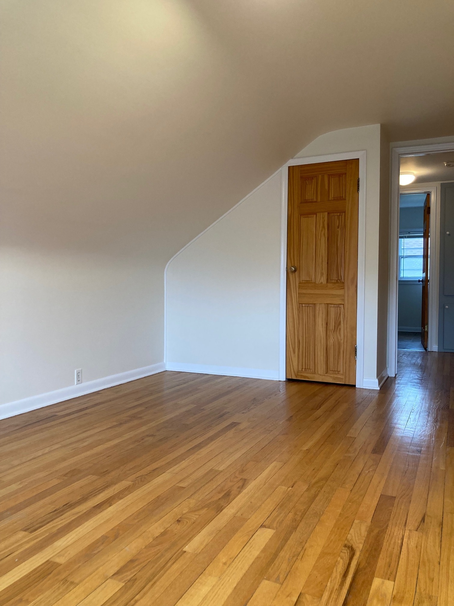 Building Photo - 3097 Lincolnview St