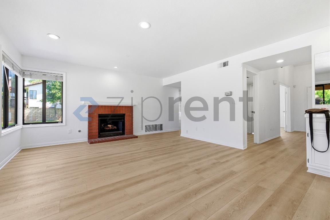 Building Photo - 6863 De Grazia Rd