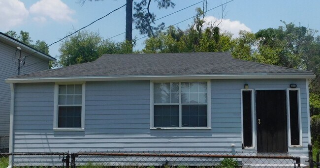 Primary Photo - Completley Remodeled 2/1 in Longbranch!