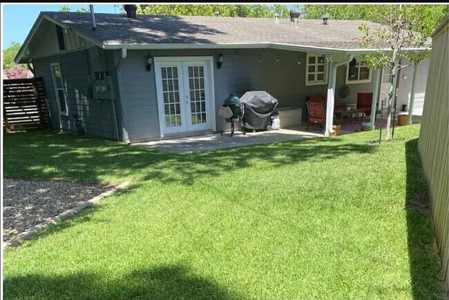 Building Photo - 3003 Birdwood Cir