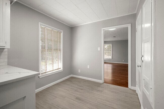 Building Photo - 6438 Pinehurst Dr