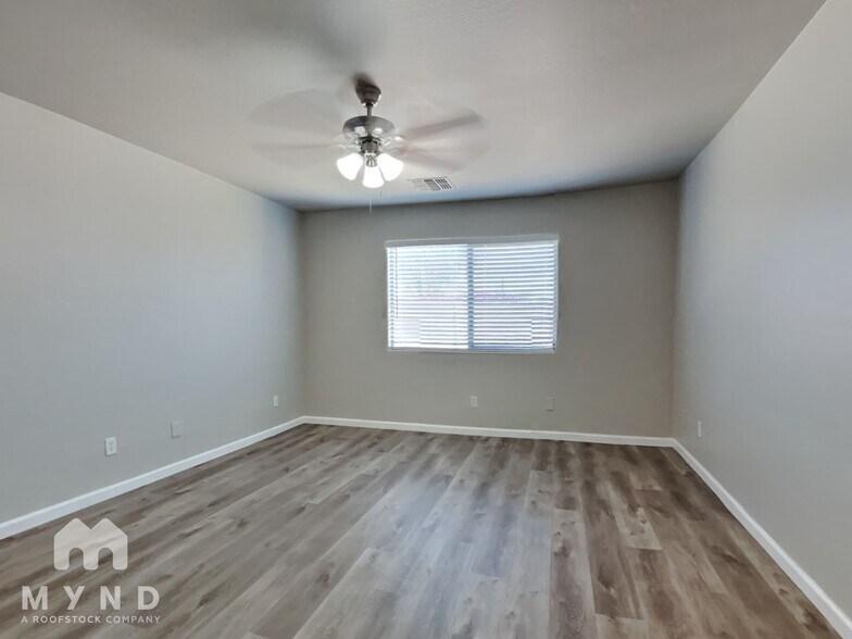 Building Photo - 25846 W Kendall St