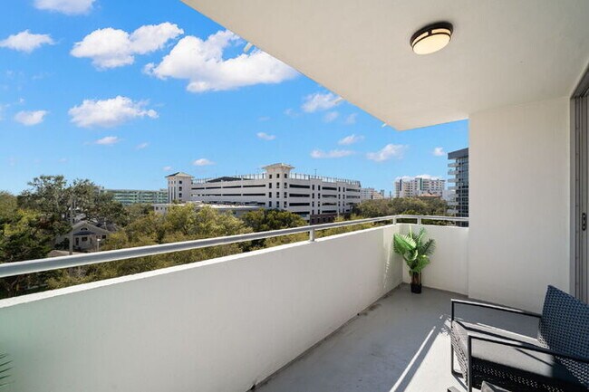 Building Photo - Charming 2-Bedroom, 1-Bathroom Fully Furnished Condo in the Heart of Downtown St. Petersburg!
