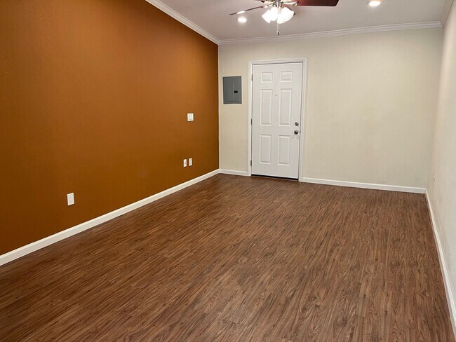 Building Photo - Spacious 1bd/1ba apartment