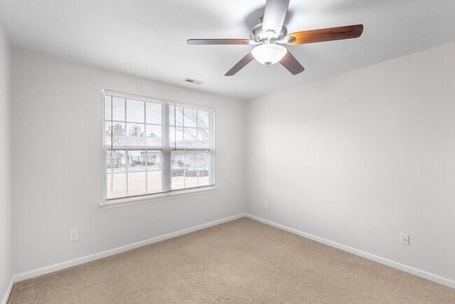 Building Photo - Master-on-Main End-Unit Townhome in Back Creek Villages!