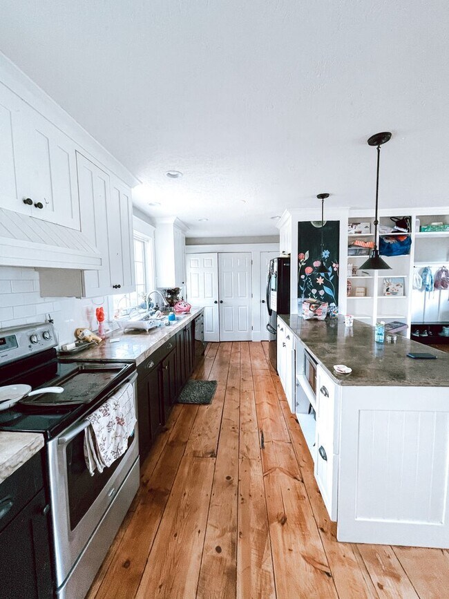 Building Photo - Spacious 4 Bedroom 3 Bath in Orem